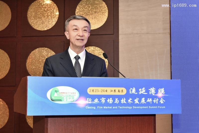 中國輕工業(yè)聯(lián)合會(huì)兼職副會(huì)長、中國塑料加工工業(yè)協(xié)會(huì)理事長朱文瑋